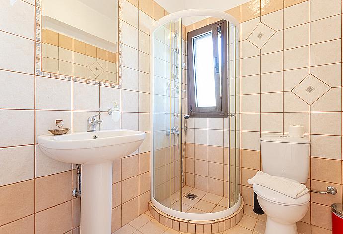 Family bathroom with overhead shower . - Villa Eufrosini . (Photo Gallery) }}