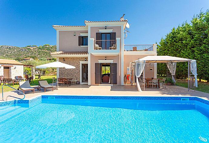 Beautiful villa with private pool and terrace . - Villa Eufrosini . (Galería de imágenes) }}