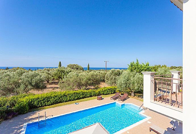 View of pool and sea from balcony . - Villa Eufrosini . (Fotogalerie) }}