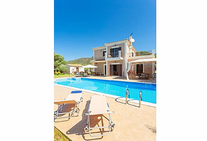 Beautiful villa with private pool and terrace . - Villa Eufrosini . (Galería de imágenes) }}