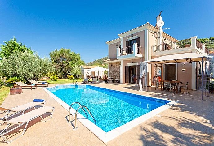 ,Beautiful villa with private pool and terrace . - Villa Eufrosini . (Galleria fotografica) }}