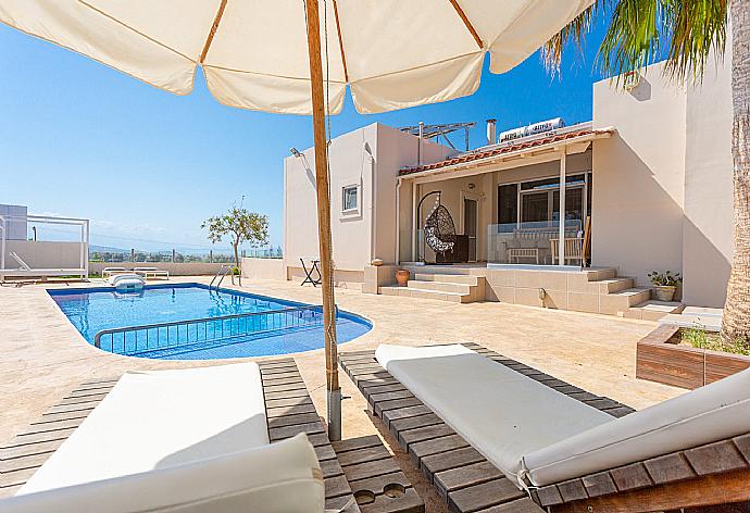 ,Beautiful villa with private pool and terrace . - Villa Thetis . (Галерея фотографий) }}