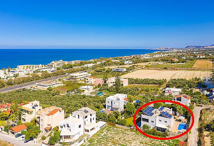 Aerial view showing location of Villa Thetis . - Villa Thetis . (Galleria fotografica) }}