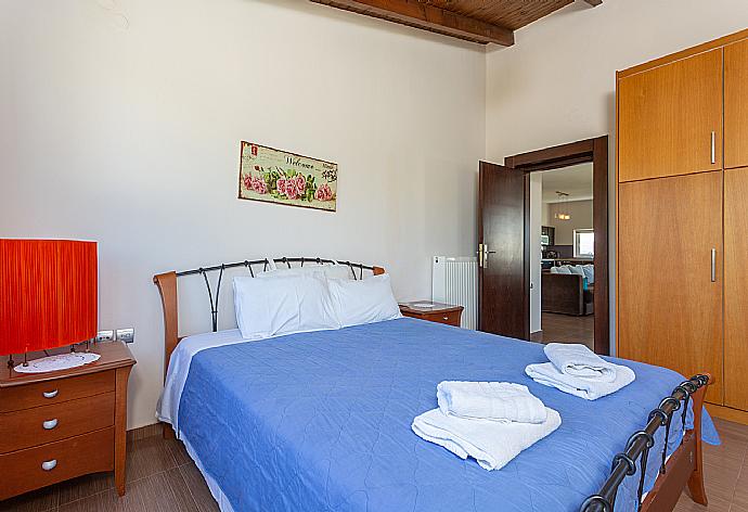 Double bedroom with A/C . - Villa Thetis . (Galleria fotografica) }}