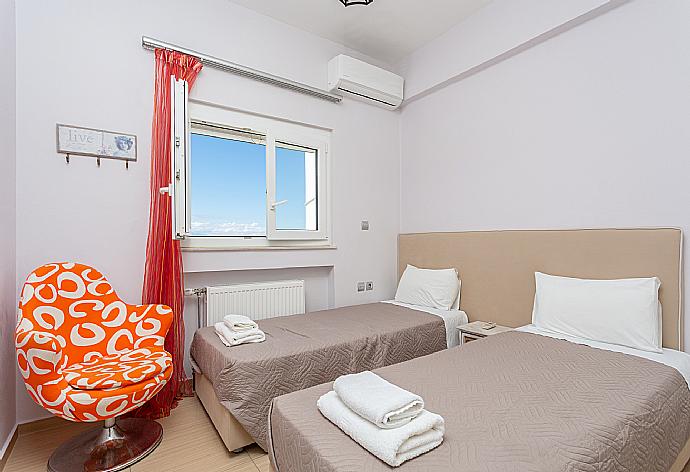 Twin bedroom with A/C . - Villa Thetis . (Photo Gallery) }}