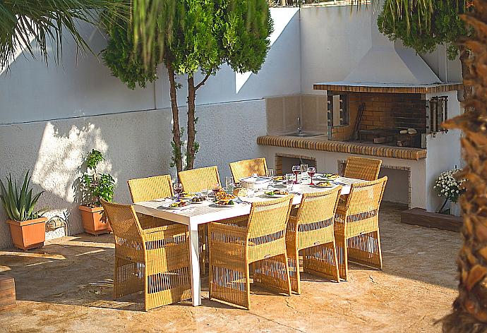 Terrace area with BBQ . - Villa Thetis . (Galleria fotografica) }}