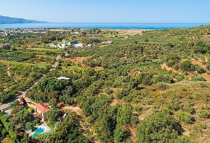 Aerial view showing location of Villa Miguela . - Villa Miguela . (Galerie de photos) }}