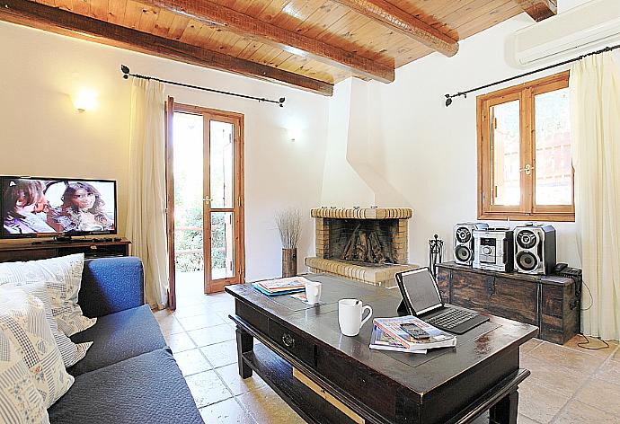 Living room with WiFi, TV, DVD player and terrace access . - Villa Miguela . (Photo Gallery) }}