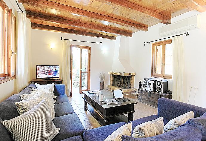 Living room with WiFi, TV, DVD player and terrace access . - Villa Miguela . (Photo Gallery) }}