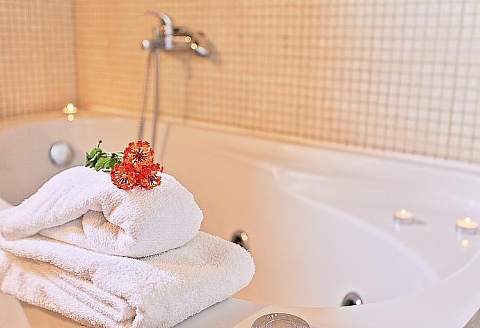 Bathroom with bath and shower . - Villa Miguela . (Galería de imágenes) }}