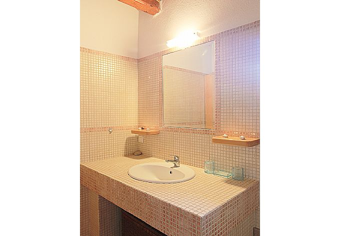 Bathroom with bath . - Villa Miguela . (Galleria fotografica) }}