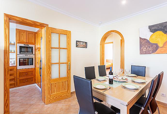 Living room with sofas, dining area, WiFi internet, and satellite TV . - Villa Evelyn . (Fotogalerie) }}