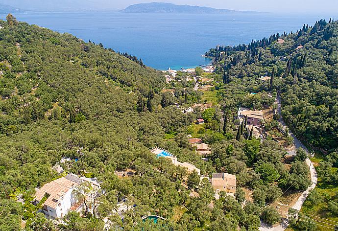 Aerial shot of the Olive Press with view towards Agni Bay . - The Olive Press - Agni Bay . (Fotogalerie) }}