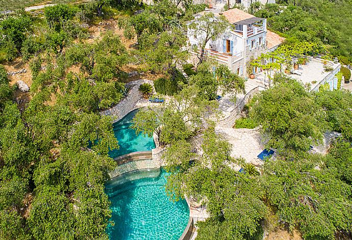 Aerial shot of the Olive Press . - The Olive Press - Agni Bay . (Fotogalerie) }}