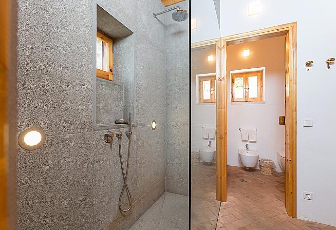 Family bathroom with overhead shower . - The Olive Press - Agni Bay . (Photo Gallery) }}