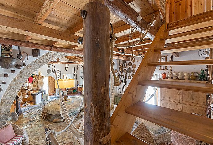 Staircase to second floor . - The Olive Press - Agni Bay . (Fotogalerie) }}