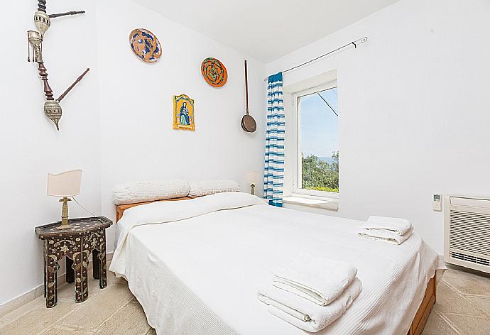 Double bedroom on ground floor with A/C . - The Olive Press - Agni Bay . (Fotogalerie) }}