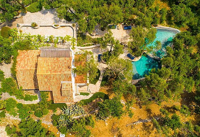 Aerial shot of the Olive Press . - The Olive Press - Agni Bay . (Fotogalerie) }}