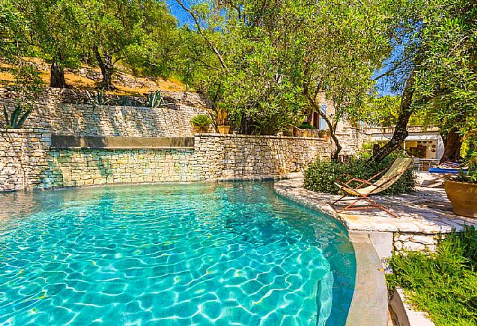 Private infinity pool and terrace . - The Olive Press - Agni Bay . (Galerie de photos) }}