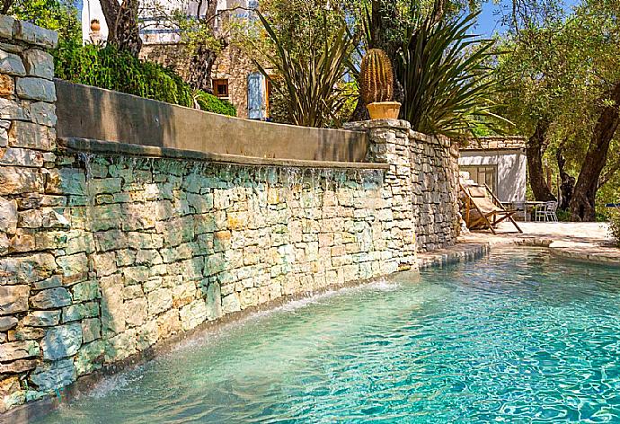 Private infinity pool . - The Olive Press - Agni Bay . (Galería de imágenes) }}