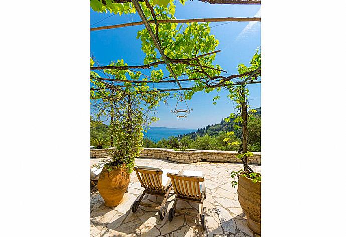 Main terrace with sea views . - The Olive Press - Agni Bay . (Fotogalerie) }}