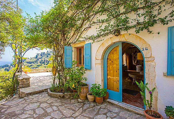 Main terrace and entrance to first floor . - The Olive Press - Agni Bay . (Galería de imágenes) }}