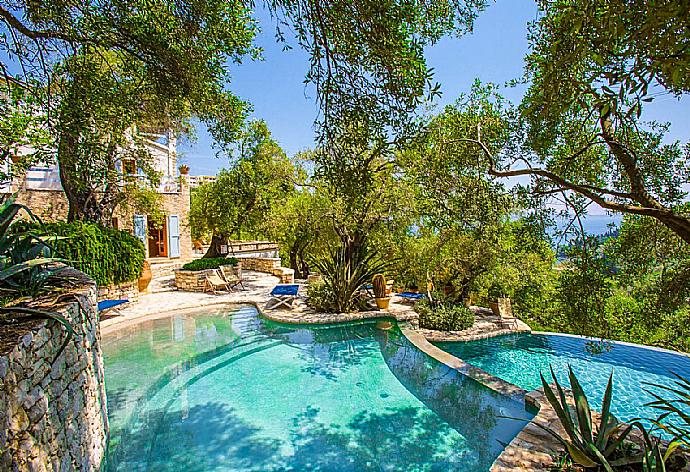 Private infinity pool and terrace . - The Olive Press - Agni Bay . (Photo Gallery) }}