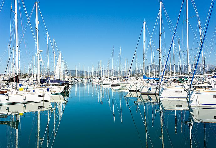 Gouvia Marina . - The Olive Press - Agni Bay . (Galleria fotografica) }}