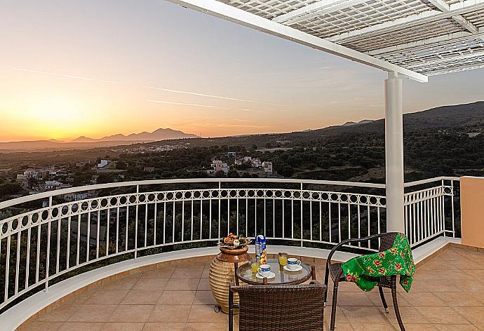 Balcony on second floor with views . - Villa Pelagos . (Галерея фотографий) }}