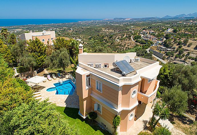 Aerial view of Villa Pelagos . - Villa Pelagos . (Galerie de photos) }}