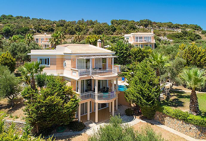 Aerial view of Villa Pelagos . - Villa Pelagos . (Галерея фотографий) }}