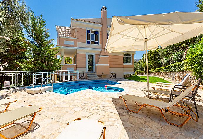 Beautiful villa with private pool and terrace . - Villa Pelagos . (Галерея фотографий) }}