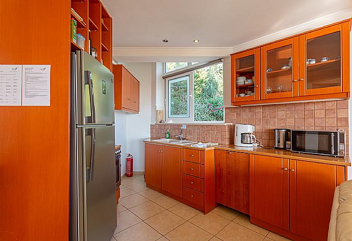 Equipped kitchen . - Villa Pelagos . (Галерея фотографий) }}