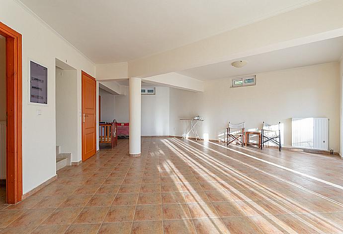 Living area on ground floor . - Villa Pelagos . (Fotogalerie) }}