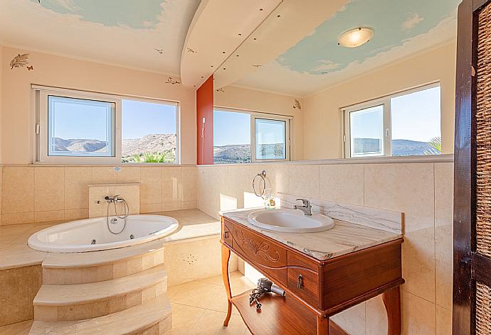 En suite bathroom with jacuzzi and shower . - Villa Pelagos . (Photo Gallery) }}