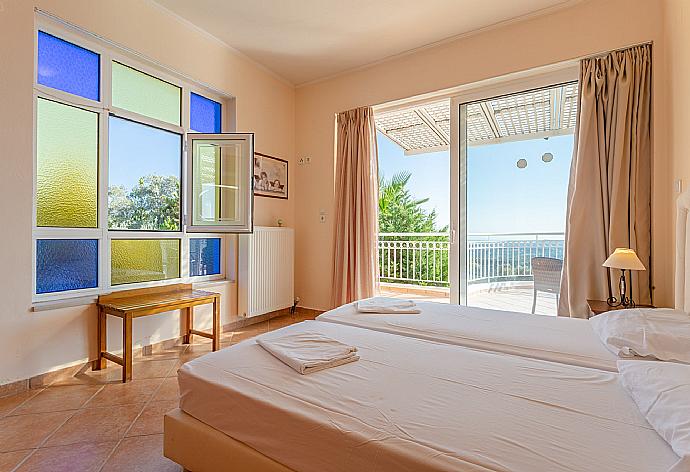 Twin bedroom on second floor with en suite bathroom, A/C, and balcony access . - Villa Pelagos . (Fotogalerie) }}