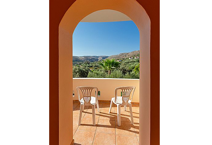 Balcony on second floor with views . - Villa Pelagos . (Galería de imágenes) }}