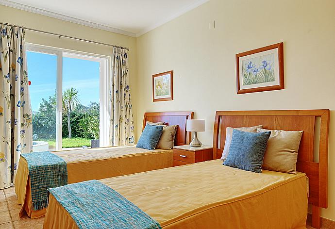 Twin bedroom with terrace access . - Villa Tulipa . (Photo Gallery) }}