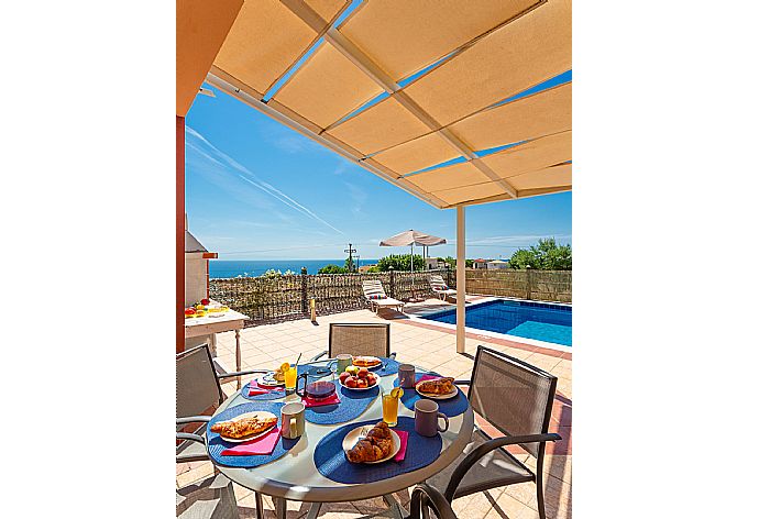 Outdoor dining area . - Villa Olympia . (Photo Gallery) }}