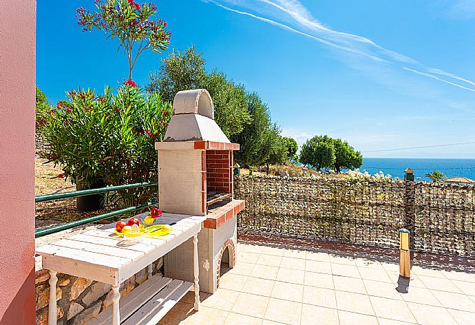 BBQ area . - Villa Olympia . (Photo Gallery) }}