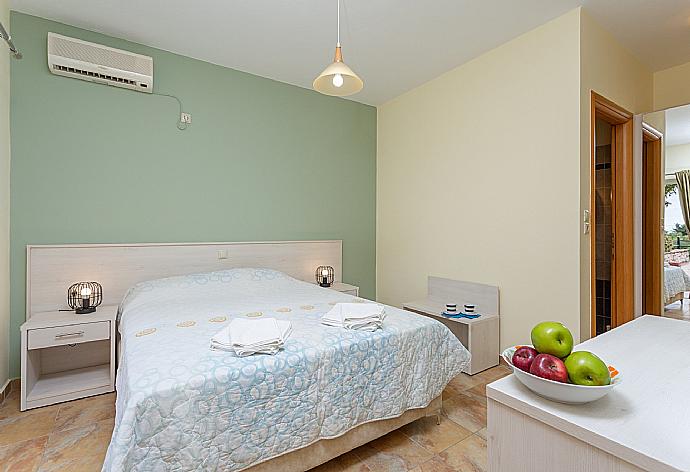 Double bedroom with en suite bathroom, A/C, and pool terrace access . - Villa Olympia . (Photo Gallery) }}