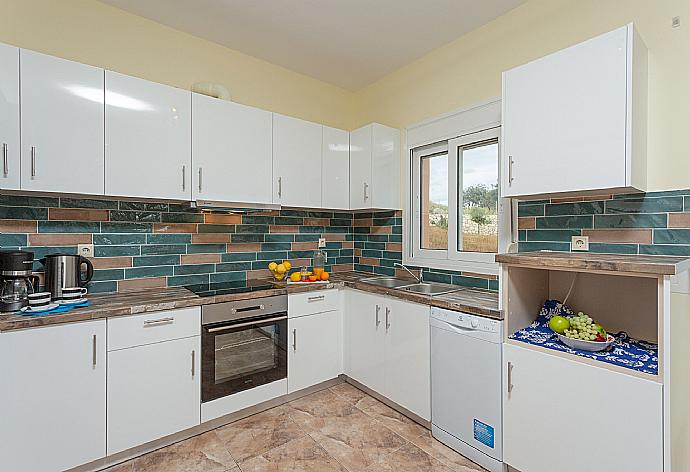 Equipped kitchen . - Villa Olympia . (Photo Gallery) }}