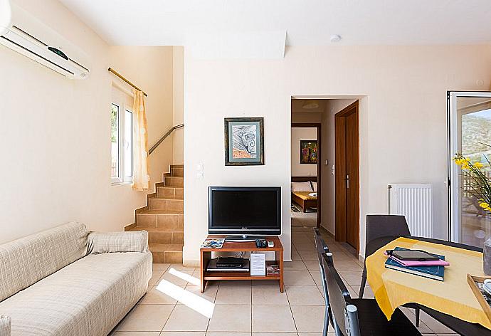Open plan living area with WiFi, TV, DVD Player and terrace access . - Villa Nikolas Bali . (Photo Gallery) }}