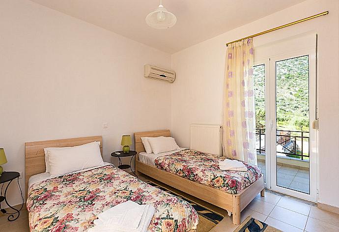 Twin bedroom with A/C and balcony access . - Villa Nikolas Bali . (Photo Gallery) }}