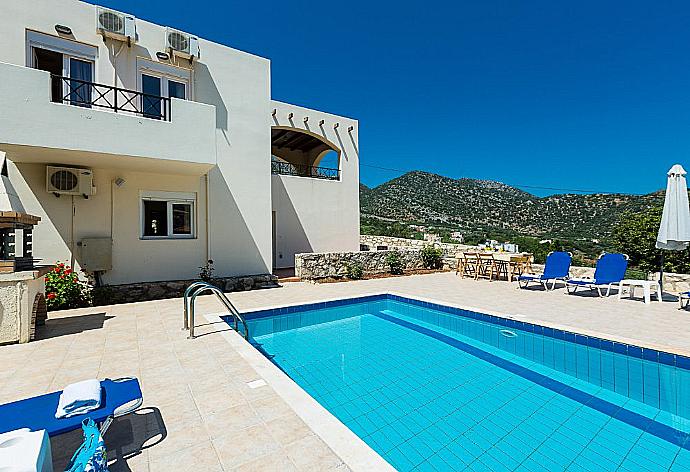 ,Beautiful Villa with Private Pool, Terrace and Garden . - Villa Kostis . (Photo Gallery) }}