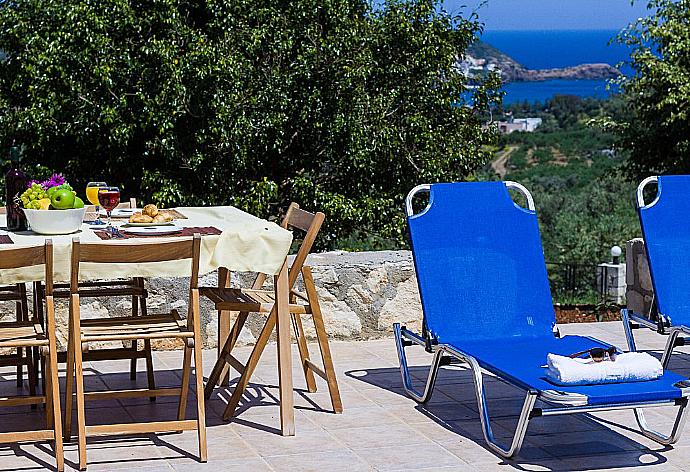 Terrace area . - Villa Kostis . (Photo Gallery) }}