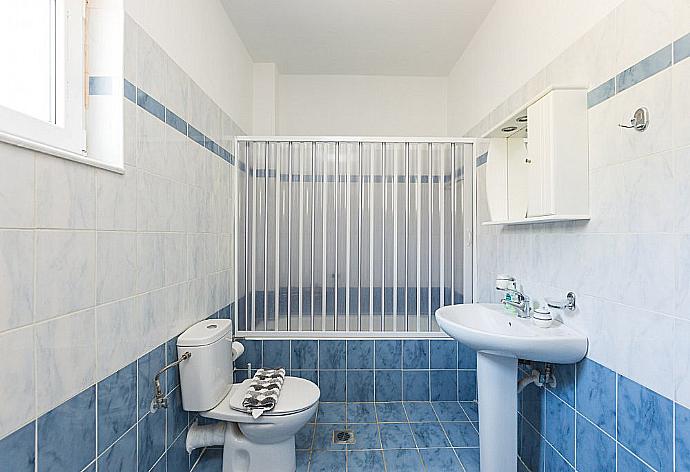 Bathroom with bath . - Villa Kostis . (Photo Gallery) }}