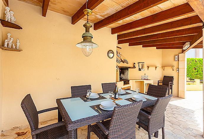 Sheltered terrace area . - Beach Villa Miguel . (Photo Gallery) }}