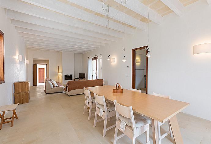 Living room with WiFi, TV, DVD player, dining area, and terrace access . - Water Front Villa Shalom . (Galleria fotografica) }}