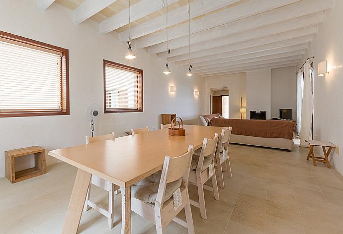 Living room with WiFi, TV, DVD player, dining area, and terrace access . - Water Front Villa Shalom . (Galleria fotografica) }}